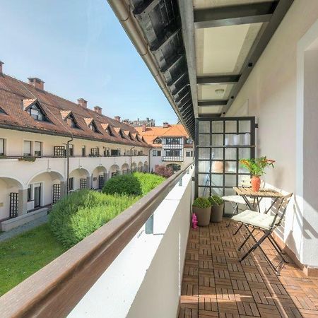 Apartments Fine Ziherlova Ljubljana Bagian luar foto