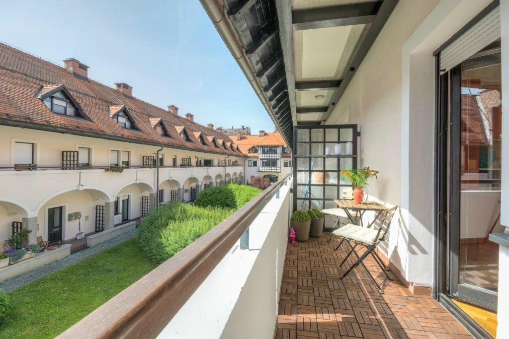 Apartments Fine Ziherlova Ljubljana Bagian luar foto